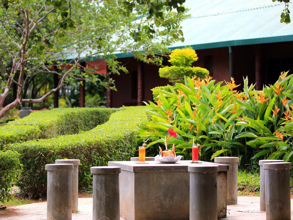 Grand & Gangula Hotel Dambulla Buitenkant foto