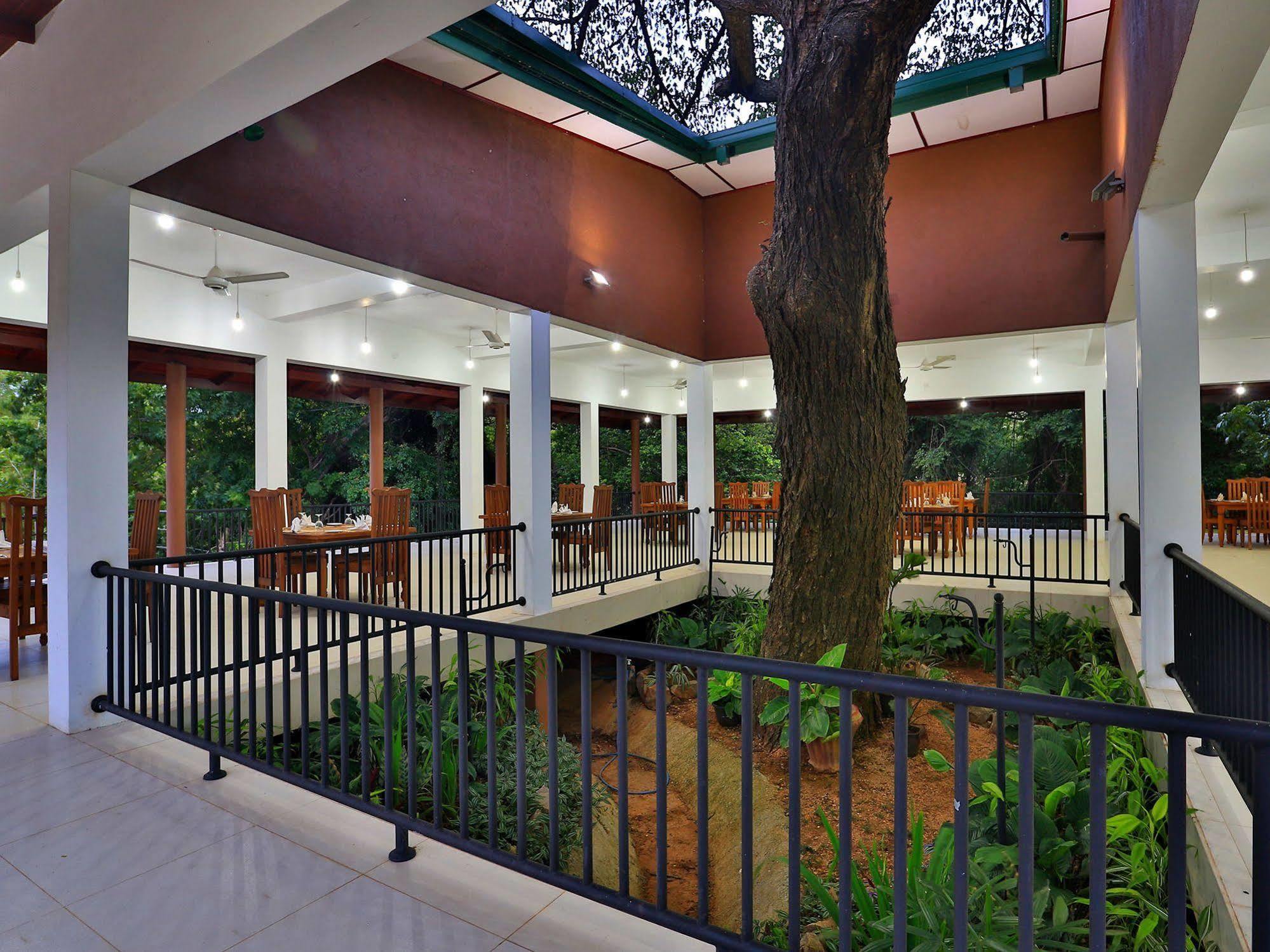 Grand & Gangula Hotel Dambulla Buitenkant foto