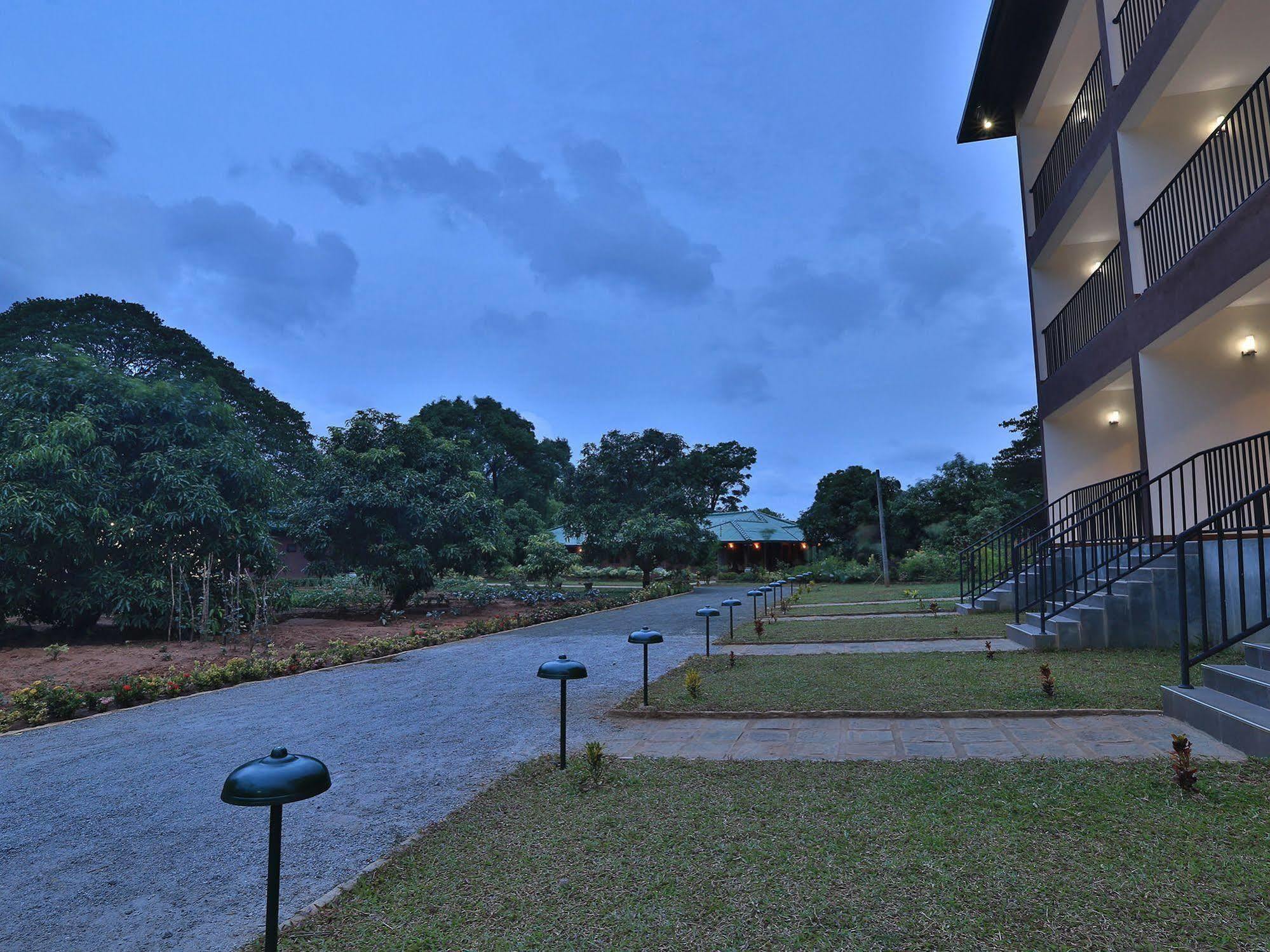 Grand & Gangula Hotel Dambulla Buitenkant foto