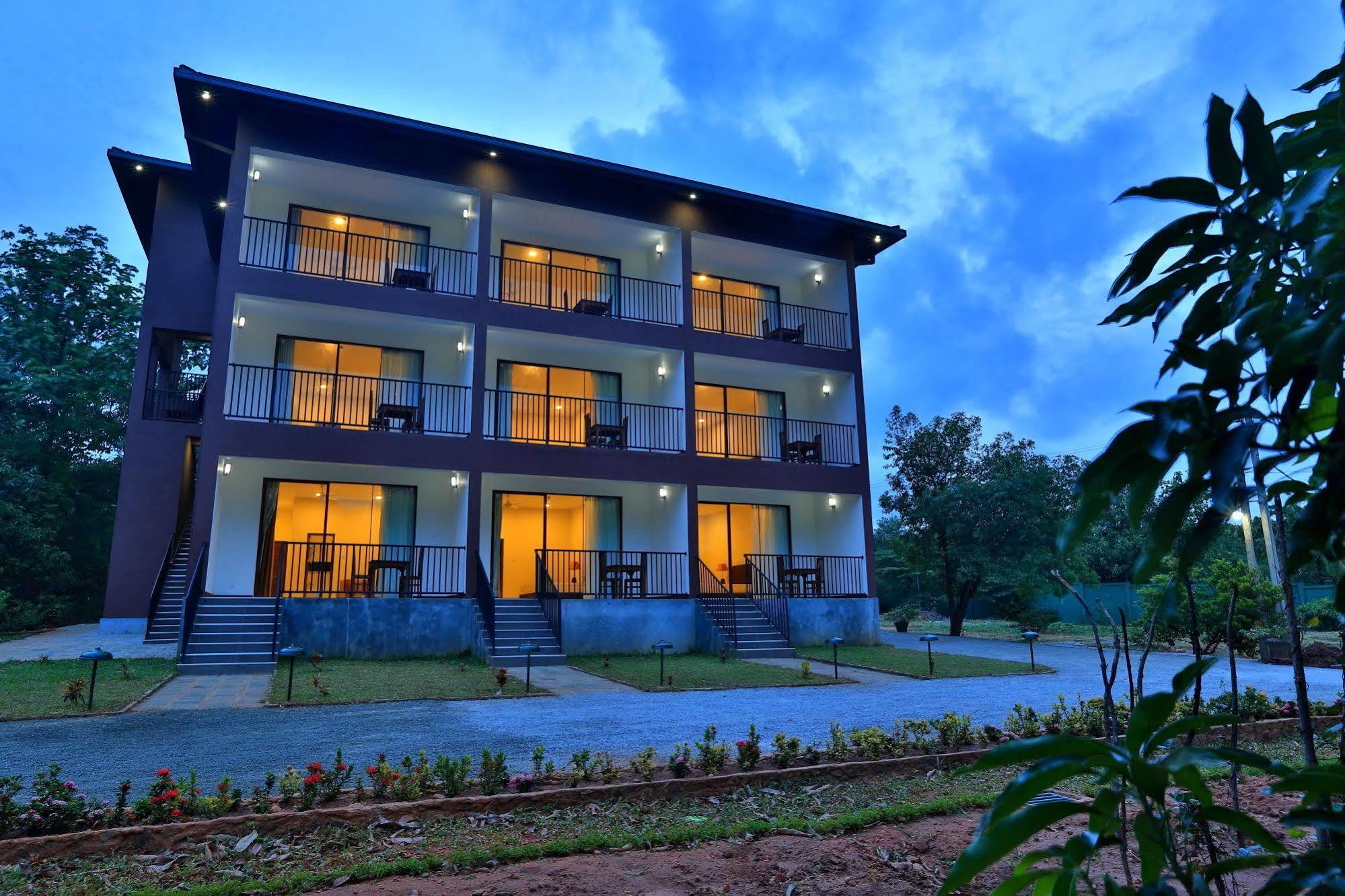 Grand & Gangula Hotel Dambulla Buitenkant foto
